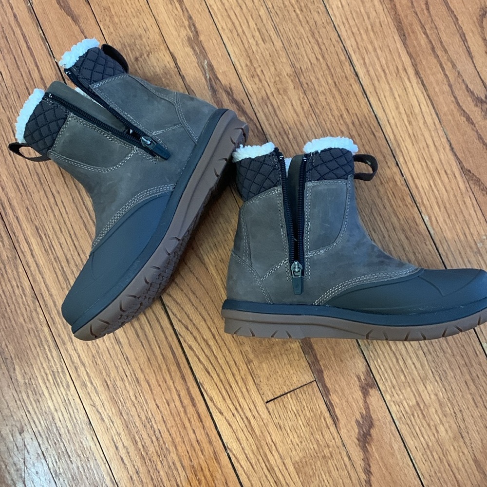 L.L. Bean Women’s Boots (Storm Chasers), 6 - Picture 9 of 10